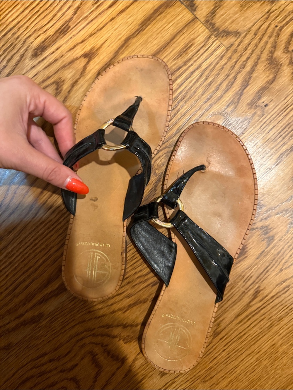 Lilly Pulitzer sandal - Black Shiny strap with gold Ring-Accent - Picture 5 of 5